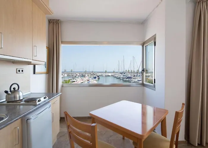 Port Hotel 4*
