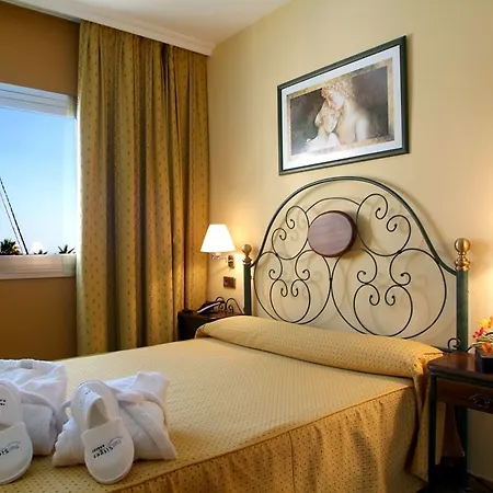 Hotell Port 4*